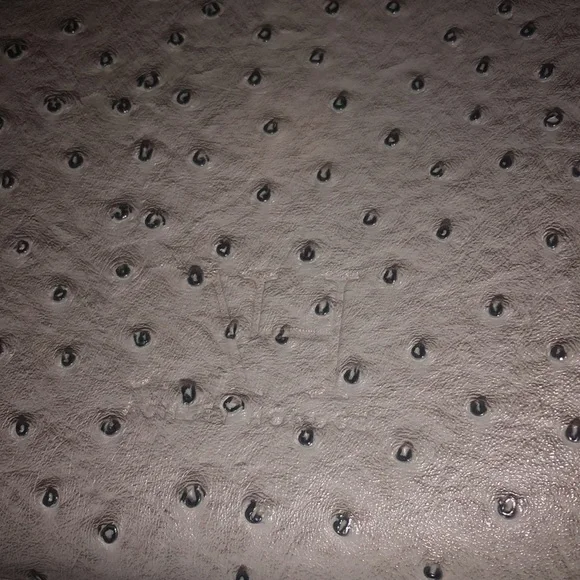 Elegant Gray Crocodile-Embossed Handbag(Ashley Hordge) - Picture 5 of 17